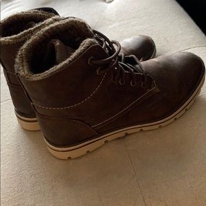 Women’s Cliffs White Mountain Boots. Size 7.5